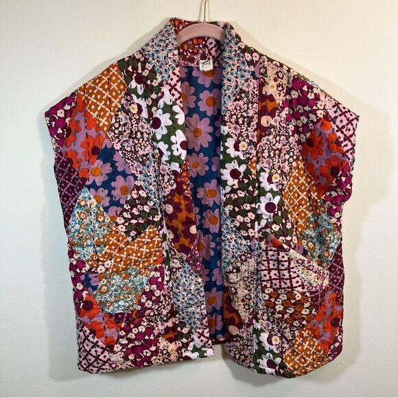 Ivy Jane Patchwork Quilted Vest in Multi Floral Pink Large - Picture 3 of 12